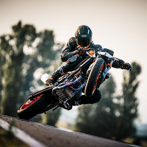 KTM 890 Duke R. The Scalpel ancora più aggressiva