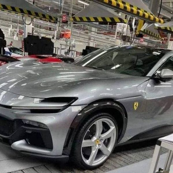 Ferrari Purosangue: ecco le foto rubate a Maranello