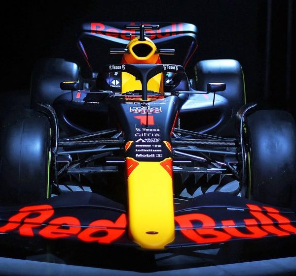 Formula 1: Red Bull svela la sua RB18