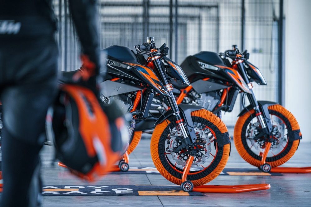 KTM 890 Duke R