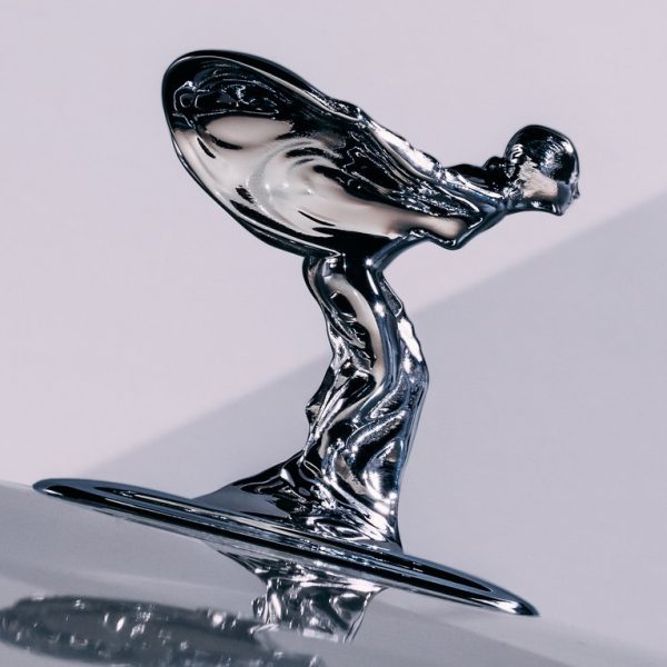 Spirit of Ecstasy di Rolls Royce vola nel futuro