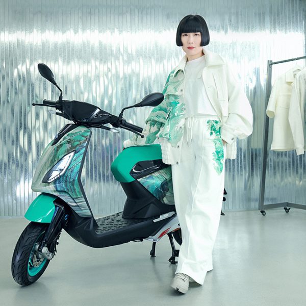 Piaggio 1 Feng Chen Wang: ecco l’e-scooter d’artista