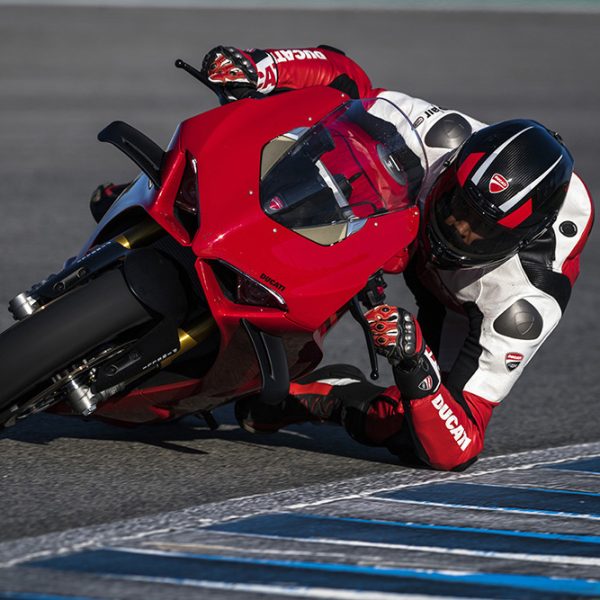 Ducati Panigale V4 2023 evoluzione continua della perfezione