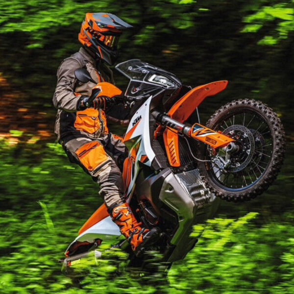 KTM 890 Adventure R: un salto nel futuro