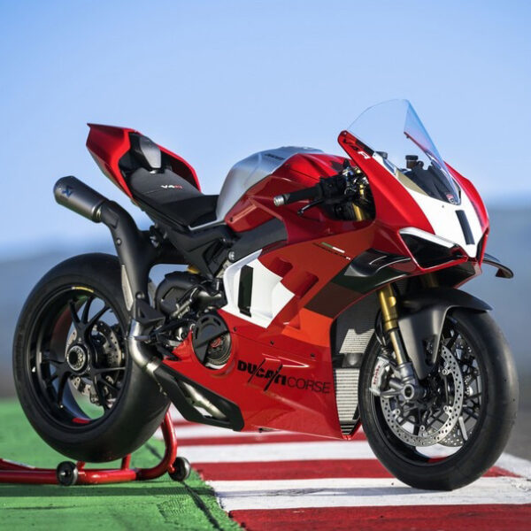 Ducati Panigale V4 R 240 cv di pura goduria