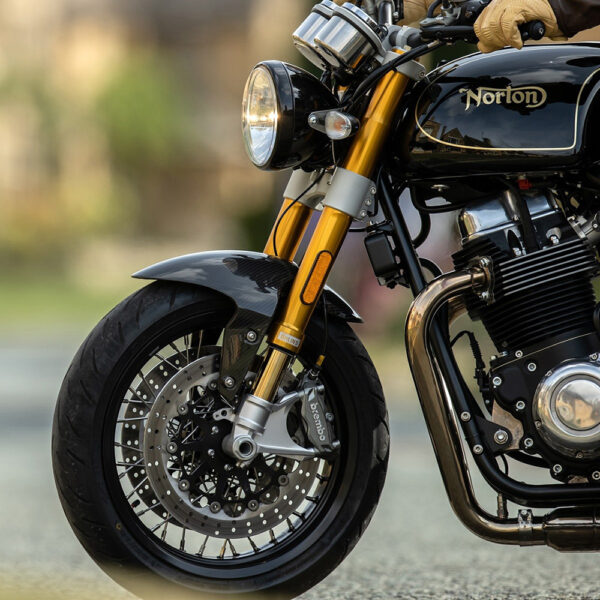 Norton Commando 961: nel 2023 il ritorno del mito