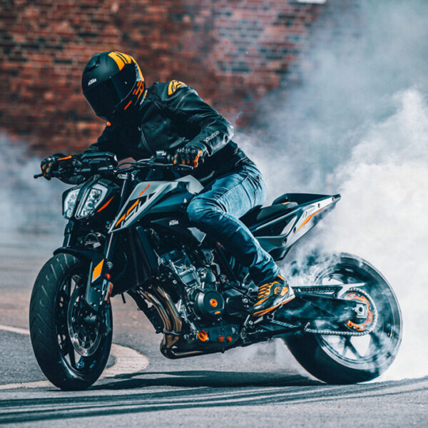 KTM 790 DUKE, la media si fa grande