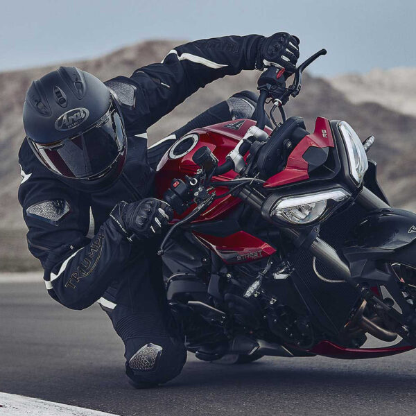 Triumph Street Triple 2023 l’apoteosi del piacere