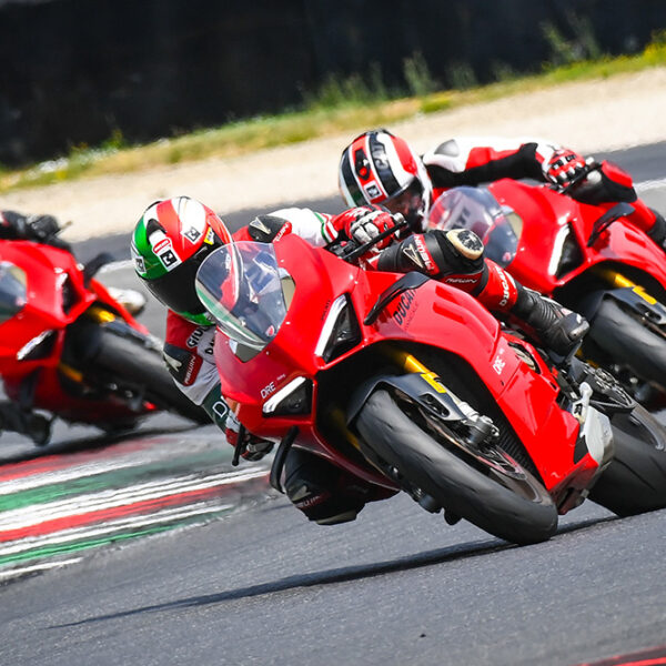 Ducati Riding Experience tra pista e avventura sulle Rosse