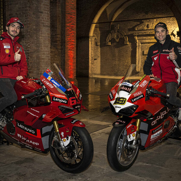 Ducati Panigale V4 World Champion Replica omaggio ai campioni