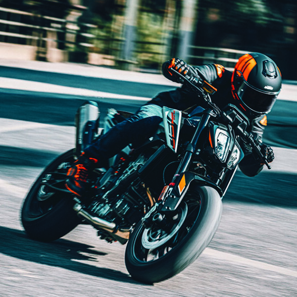 KTM 790 DUKE 2023 disponibile nei concessionari