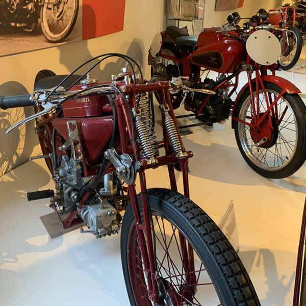 Museo Moto Guzzi: un viaggio nella storia della moto