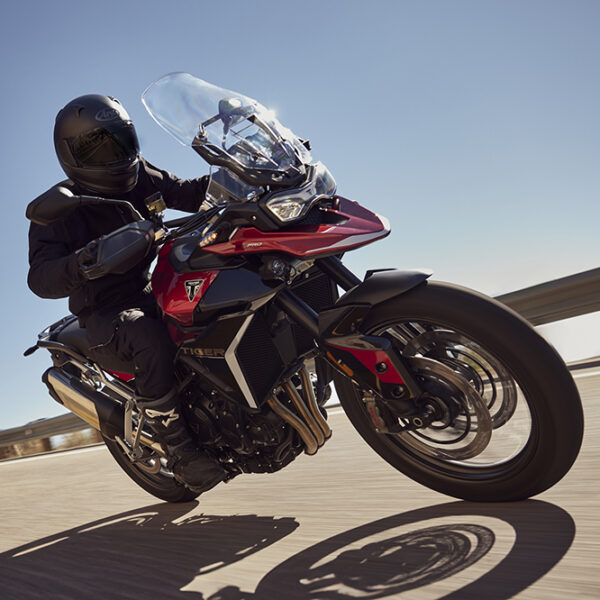 Triumph Tiger 900: adventure tra prestazioni e stile