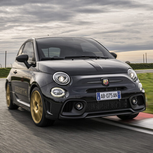 Abarth 695 75° Anniversario celebra 75 anni di storia