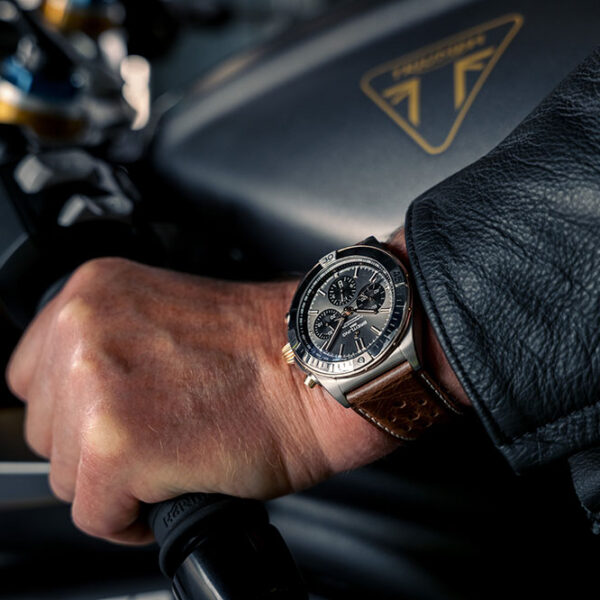 Speed Triple 1200 RR Breitling Edition: prestazioni di lusso