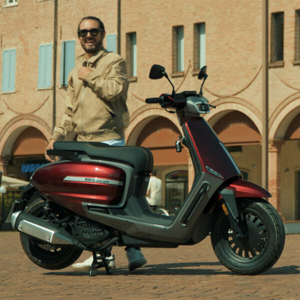 Velocifero TENNIS: scooter new retro benzina o elettrico 