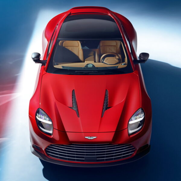 Aston Martin Vanquish: fascino, eleganza, potenza. Ancora