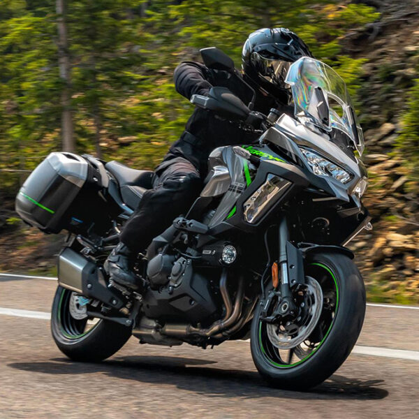 Kawasaki Versys 1100 2025: potenza e comfort per il turismo