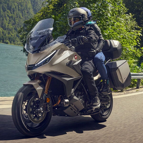 Honda NT1100 2025: innovazione e comfort per il touring