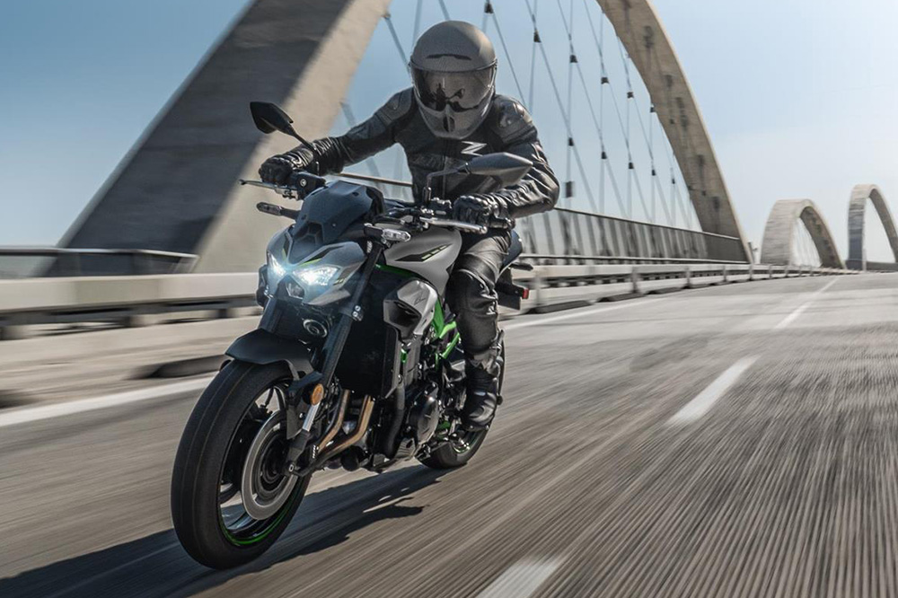 La Kawasaki Z900 2025