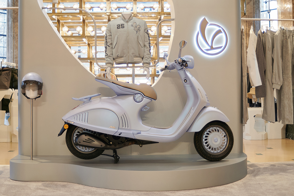 Vespa 946 Snake