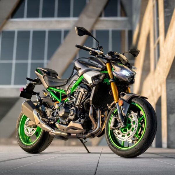 Kawasaki Z900 2025: le novità della naked giapponese  