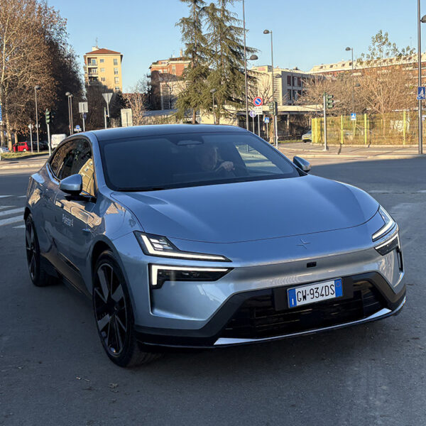 Polestar 4 Dual Motor, la nostra prova della suv-coupé