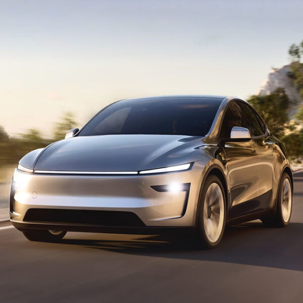 Tesla Model Y 2025: design rinnovato e nuove funzionalità